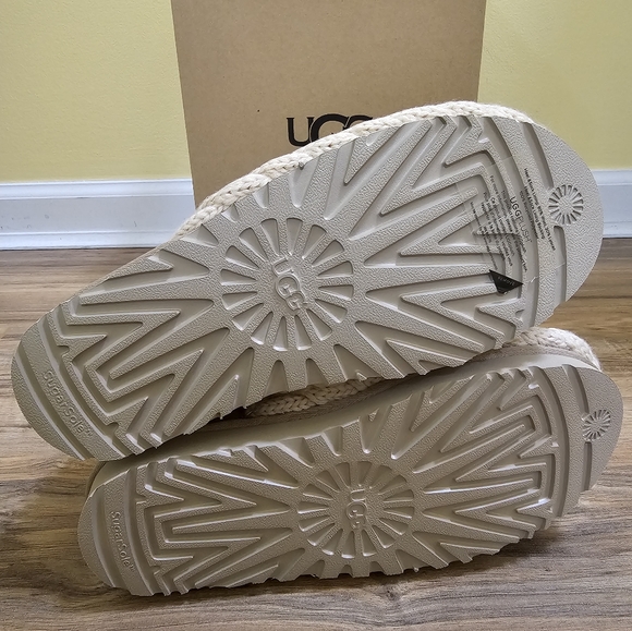 UGG Classic Mini Chunky Knit, natural, size US 9 - Picture 8 of 13